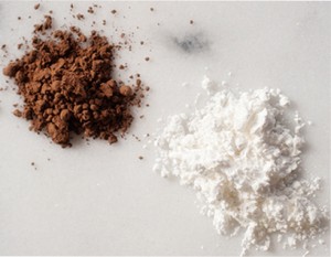 Kakao i skrobia to substancje absorbujące tłuszcz.